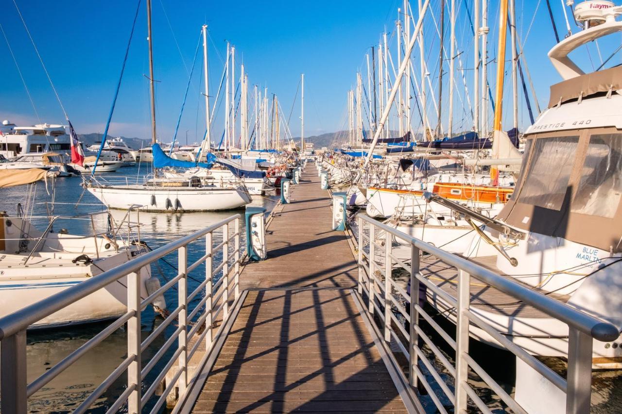 Bateau-hôtel Voilier De 12m A Quai Port Canto Cannes